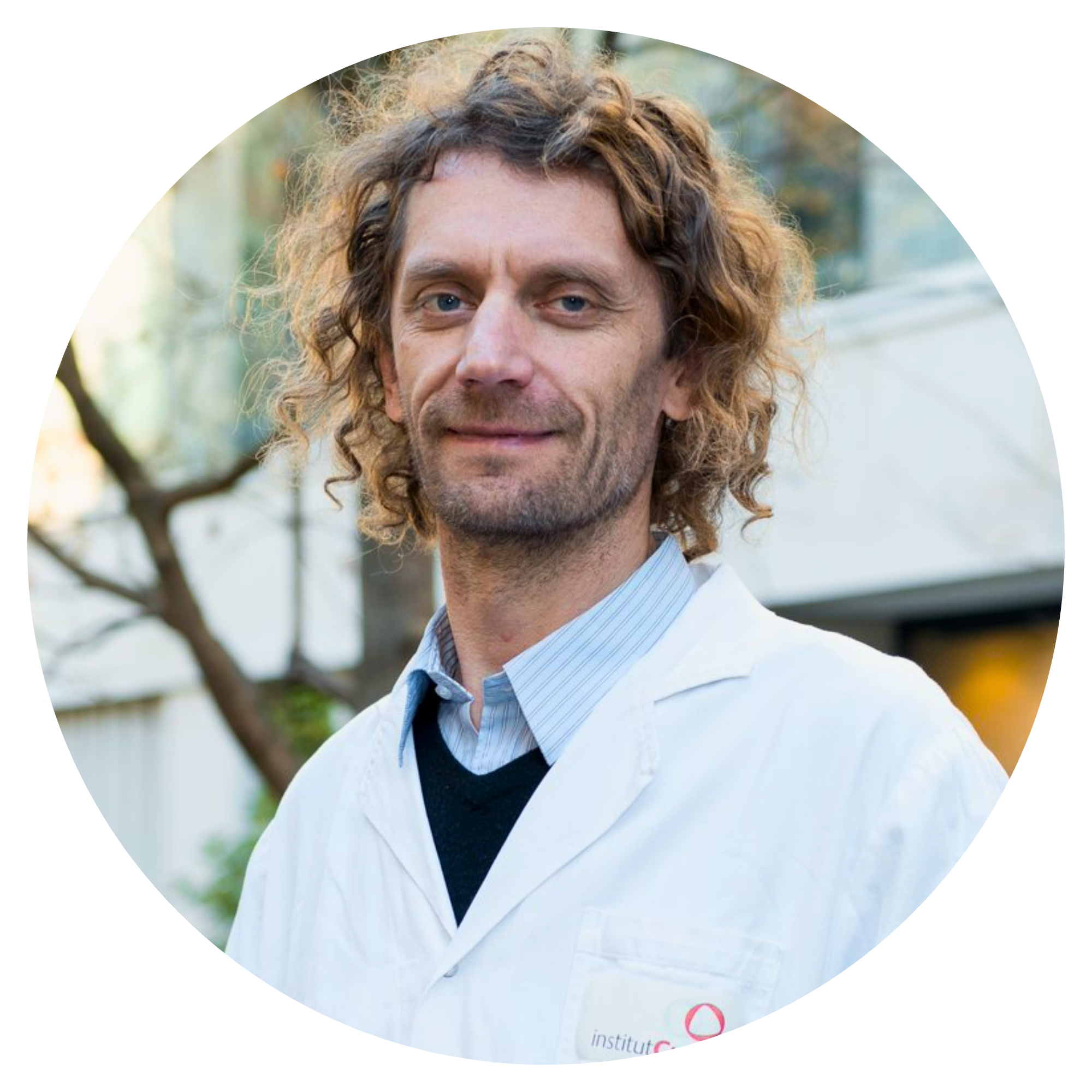 Man with brown hair with a white lab coat.